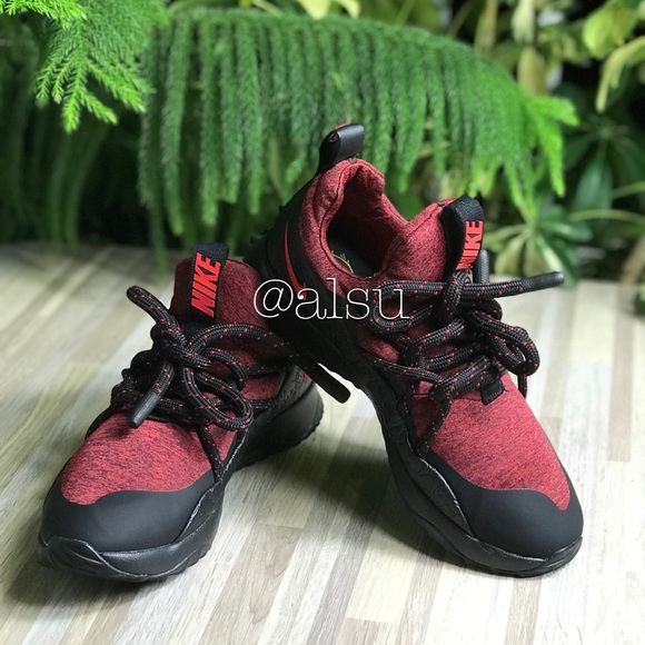 NWT Nike City Loop F Black/University Red WMNS - Picture 4 of 7